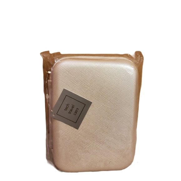 Oliver Smith & Co Zippered Clamshell Travel Tech Accessories Case Blush NEW - Picture 1 of 7